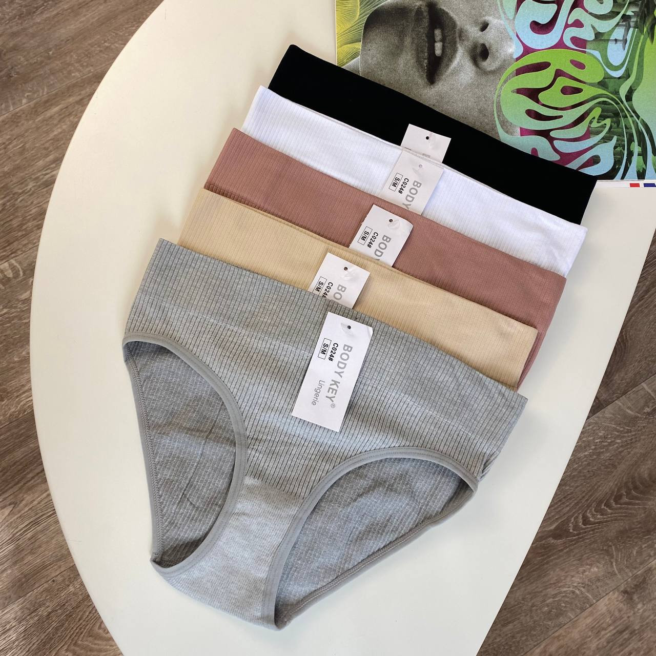 Әйелі күйеуіне сперматозоид әкелді порно