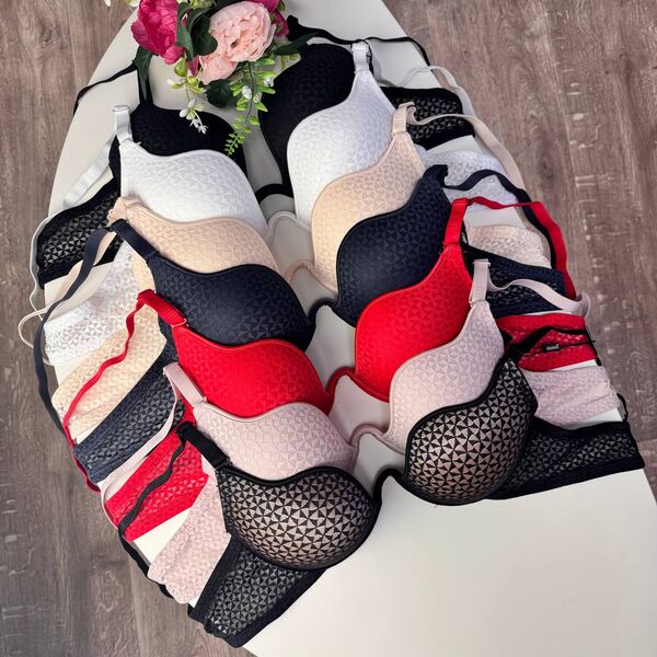 Жіночий бюстгальтер 